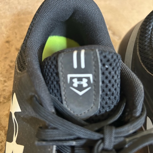 Women’s Underarmour cleats-8.5 - Picture 2 of 12